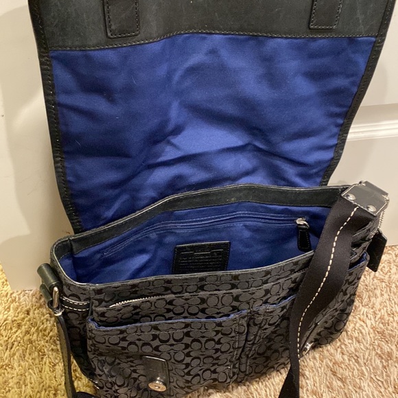 Authentic Coach Mini Messenger bag - Picture 2 of 7